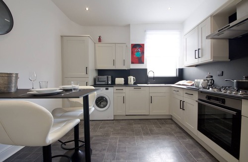 Bowes Apartment | LOFT Studio Flat in North London