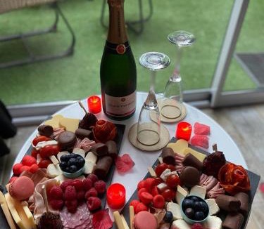 Bourg-Saint-Christophe Apartment | Loft, Studio and Love Rooms