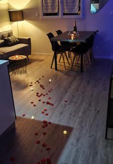 Bourg-Saint-Christophe Apartment | Loft, Studio and Love Rooms