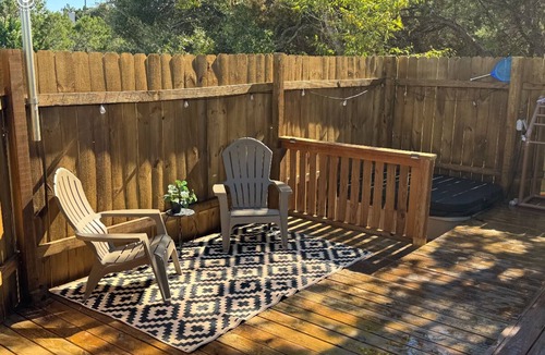 Cardinal Hills Estates Cabin | Loft style Geo-Dome in fabulous Austin with AC, Heat, Private Jacuzzi, & parking