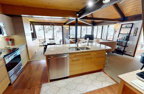 Spicer Ski Chalet | Lofted Cottage @ Indian Beach