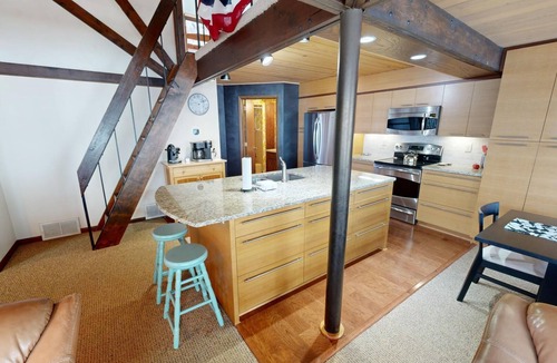 Spicer Ski Chalet | Lofted Cottage @ Indian Beach