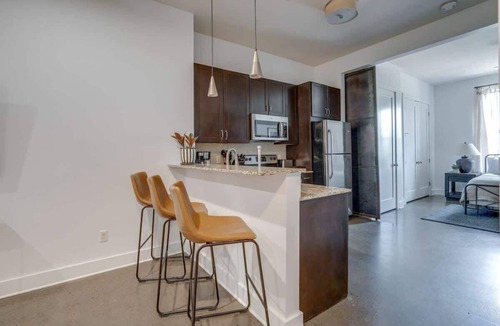 Midtown House | Lofts at 30th - Modern Life - Walk to Restaurants
