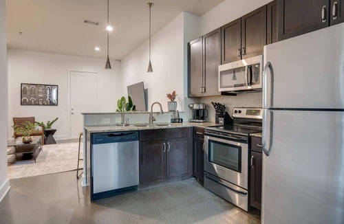 Midtown House | Lofts at 30th - Modern Life - Walk to Restaurants