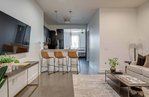 Midtown House | Lofts at 30th - Modern Life - Walk to Restaurants