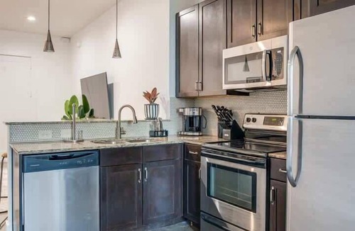 Midtown House | Lofts at 30th - Modern Life - Walk to Restaurants