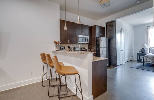 Midtown Cottage | Lofts At 30th - Urban Lodge - Mins to Broadway!