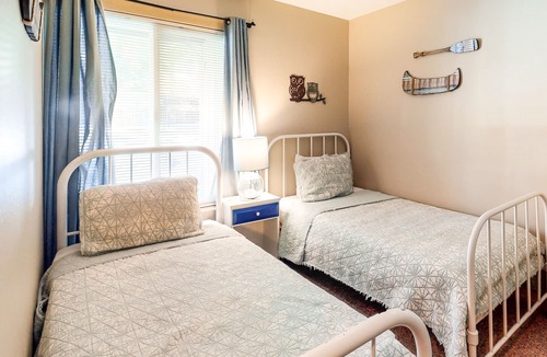 Dollar Point Condo | Lofty Condo with Balcony, Partial Lake Views, Shared Pool, Tennis and Sauna