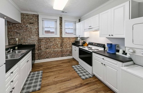 Maryville Apartment | Lofty Expectations - Gorgeous Studio Loft Downtown