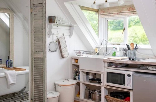 Bath House | Lofty first floor barn conversion in stunning secluded setting.