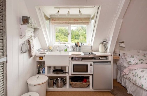 Bath House | Lofty first floor barn conversion in stunning secluded setting.