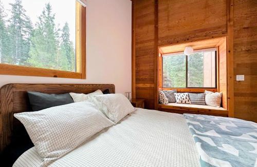 Truckee Apartment | Lofty Retreat, Condo in Northstar