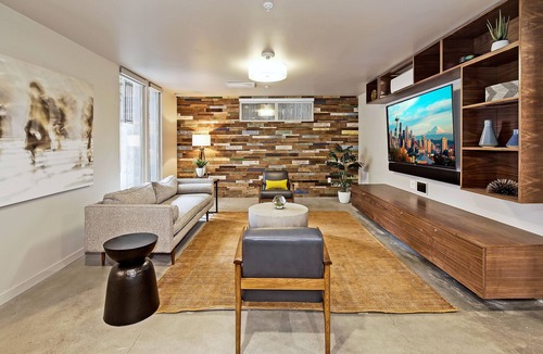 Broadway Hotel | Lofty Studio Prime Cap Hill