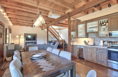 Carlton House | Lofty Vibes | Vineyard Views