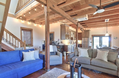 Carlton House | Lofty Vibes | Vineyard Views