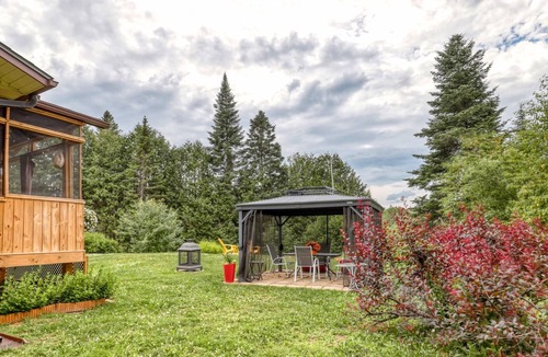 Saint-Alphonse-Rodriguez Ski Chalet | Log cabin by the lake with fireplace