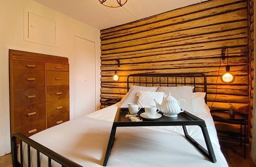 Saint-Alphonse-Rodriguez Ski Chalet | Log cabin by the lake with fireplace