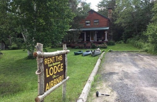 Caroga Lake House | Log Cabin Adirondack Lodge on State Trail System That is “PET FRIENDLY”