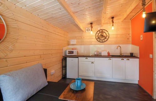 West Pennard Cottage | Log Cabin - Amber Glow
