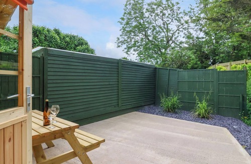 West Pennard Cottage | Log Cabin - Amber Glow