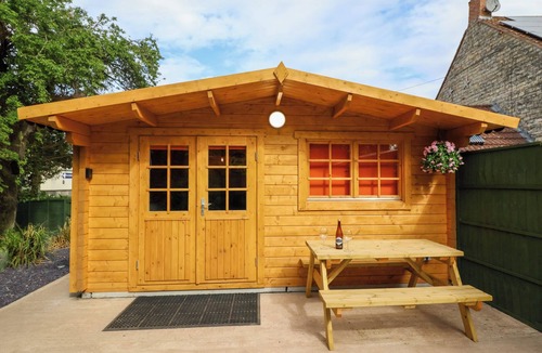 West Pennard Cottage | Log Cabin - Amber Glow