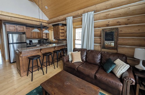 Pinedale Cabin | Log Cabin at White Pine Ski Area, Pinedale. In The Wind River Mountains