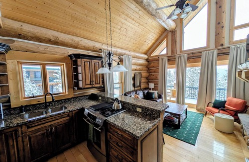 Pinedale Cabin | Log Cabin at White Pine Ski Area, Pinedale. In The Wind River Mountains