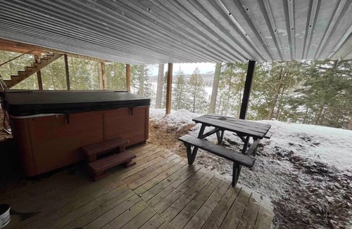 Chute-Saint-Philippe Ski Chalet | Log cabin, a haven of peace. Guaranteed privacy right on the water's edge
