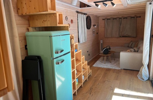Cahuzac-sur-Vere Cabin | Log Cabin-Deluxe-Ensuite with Shower-Countryside view