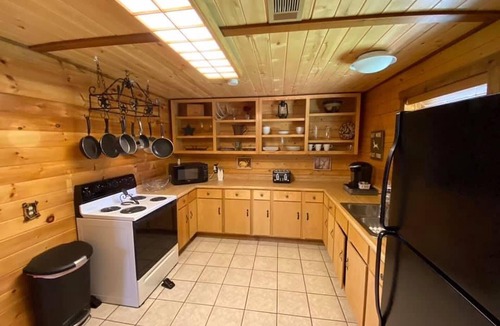 Valley Mills Cabin | Log Cabin Escape at D~Oasis Ranch