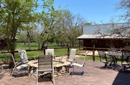 Valley Mills Cabin | Log Cabin Escape at D~Oasis Ranch