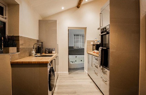 Coventry House | Log cabin