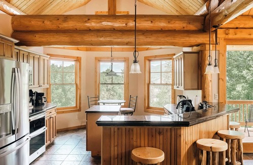 Three Peaks Cabin | Log Cabin Getaway w/Hot Tub | Ski, Hike, Relax