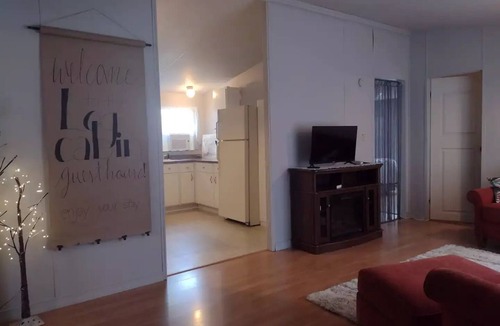 Bird In Hand House | Log Cabin Guest House