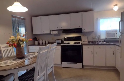 Bird In Hand House | Log Cabin Guest House