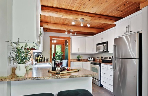 Labelle Ski Chalet | Log Cabin, Hot tub, near Tremblant