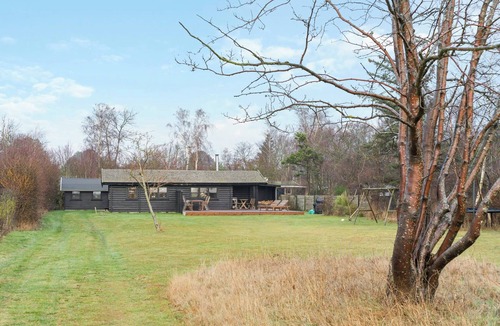 Yderby House | Log cabin in first row by Sejerø Bay