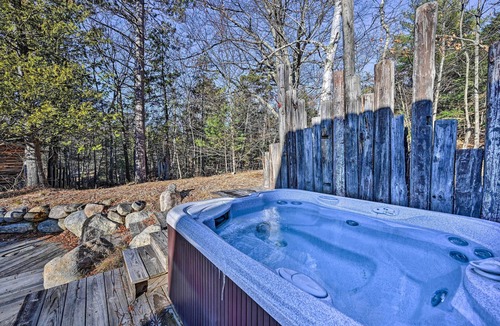 Wilmington Cabin | Log Cabin in Wilmington w/New Hot Tub By Skiing!