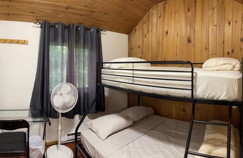 Winnipeg Beach Cabin | Log Cabin in Winnipeg Beach walking distance to the beach