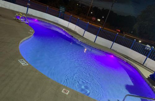 Bay Minette Hotel | Log Cabin Inn