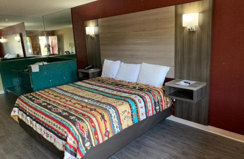 Bay Minette Hotel | Log Cabin Inn