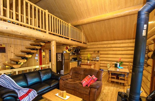 Lac-aux-Sables Ski Chalet | Log cabin Inspiration!