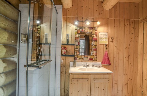 Lac-aux-Sables Ski Chalet | Log cabin Inspiration!
