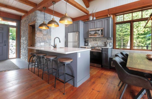 Lambton House | Log cabin | Lakeside | Le Oly