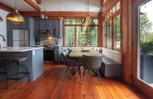 Lambton House | Log cabin | Lakeside | Le Oly
