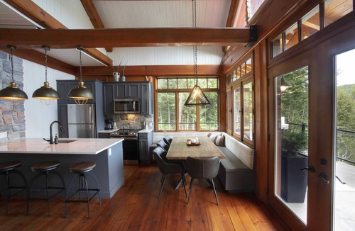 Lambton House | Log cabin | Lakeside | Le Oly