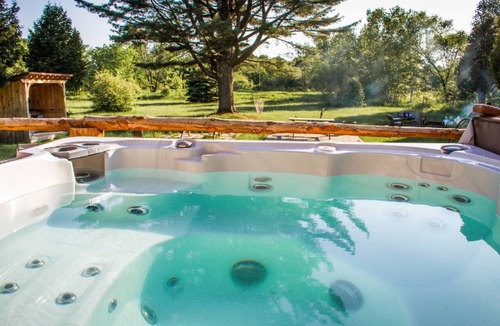Saint-Raymond Ski Chalet | Log cabin located on a private island.