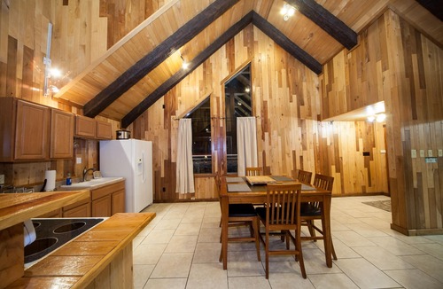 Jones Mills Hotel | Log Cabin Lodge & Suites