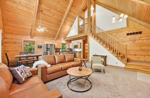 Bloomington Cabin | Log Cabin Luxury Near IU & Lake Monroe