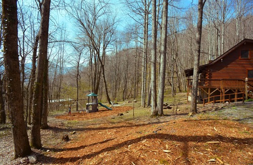 Maggie Valley Cabin | Log Cabin, MountainView, EZ Access, Playground, Fireplace, Firepit, WIFI, AC